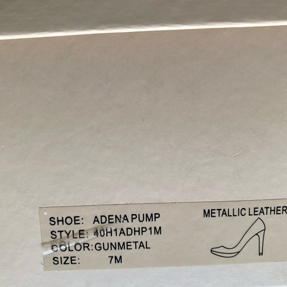 Michael Kors Aden’s Pump - Picture 4 of 4